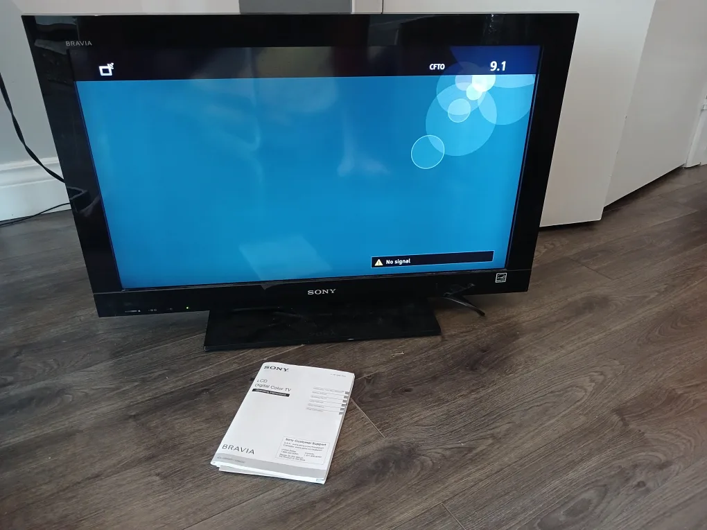 Sony  32" Bravia LCD Digital Color TV with Remote thumbnail