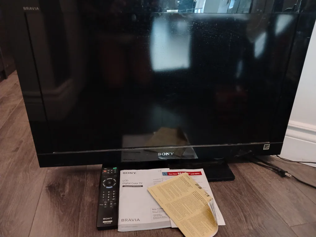 Sony  32" Bravia LCD Digital Color TV with Remote image indicator(3)