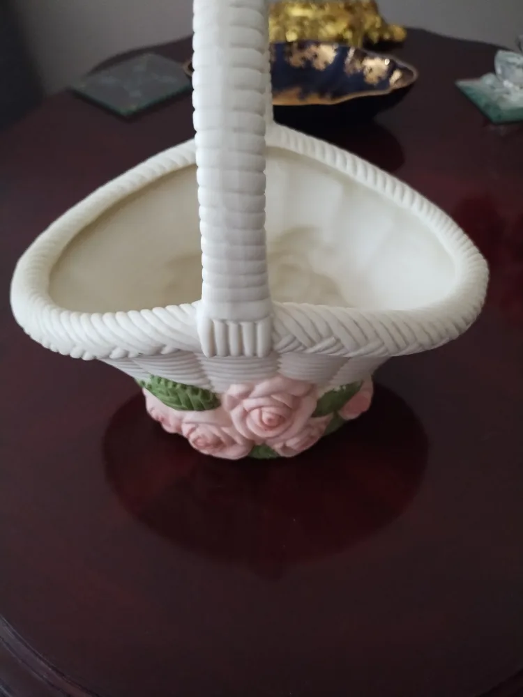 Teleflora Ceramic Basket image indicator(2)