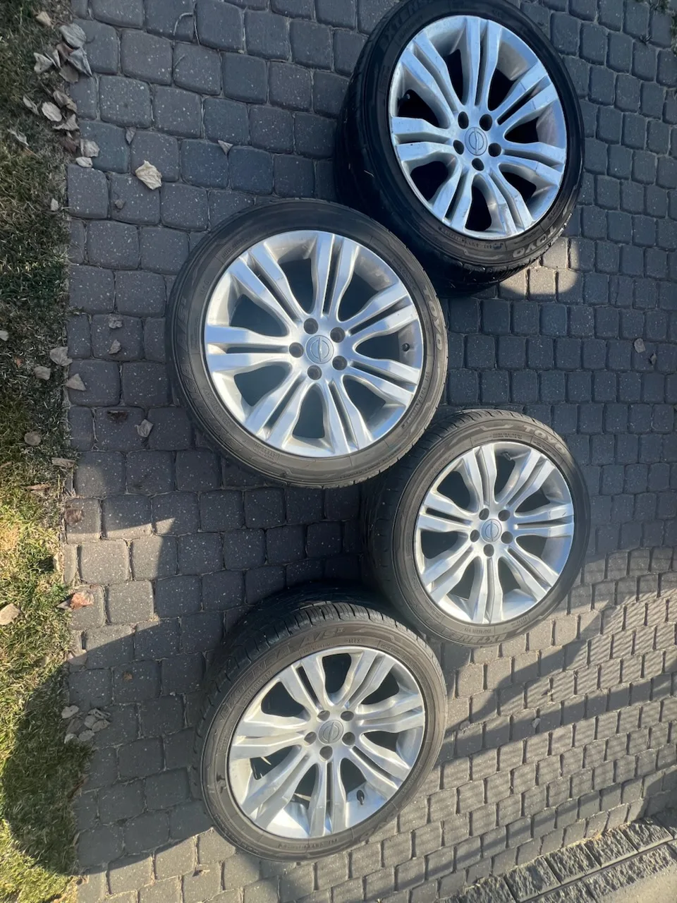 Chrysler 200 (2016) factory rims/tires $480 thumbnail