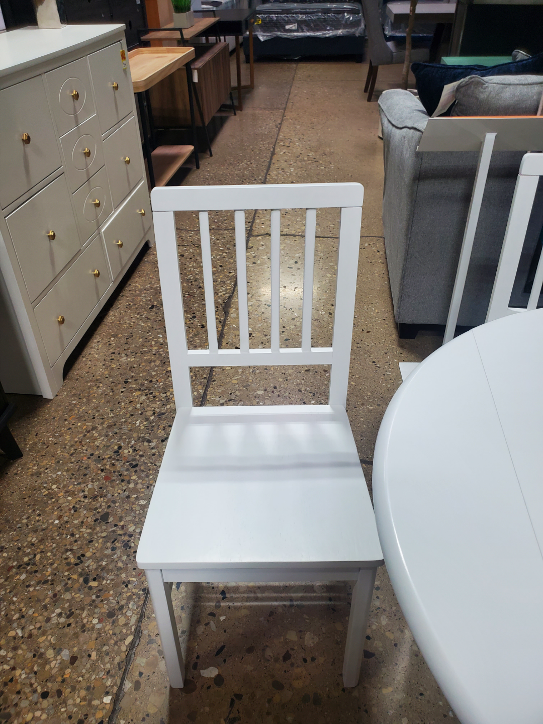 White Round Table and Chairs - photo 3
