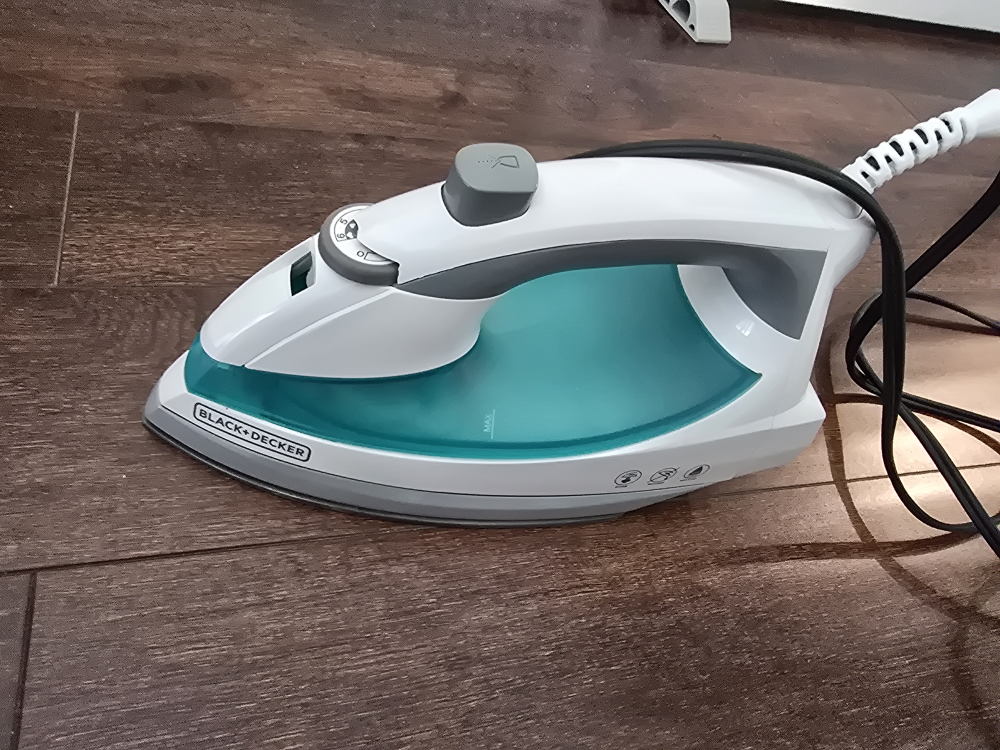 Black + Decker Iron - photo 2