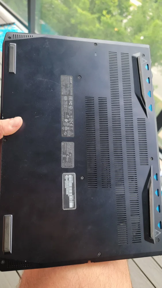 Acer Predator Triton 500 Gaming Laptop image indicator(4)