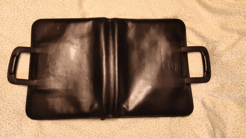 Nissan 1996 Black Leather Portfolio image indicator(3)