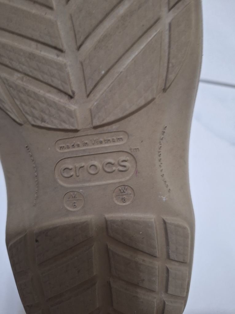 Crocs M6/W8 Beige Clogs - photo 3