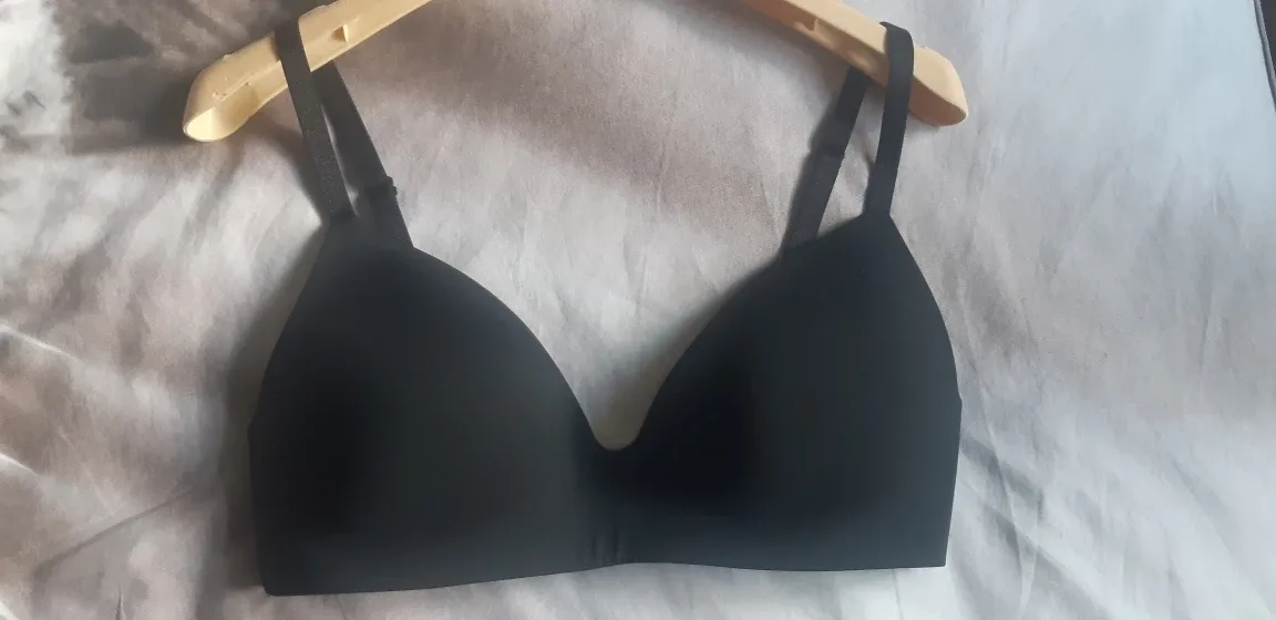NEW Victoria's Secret Black Bra - Size 34D image indicator(7)