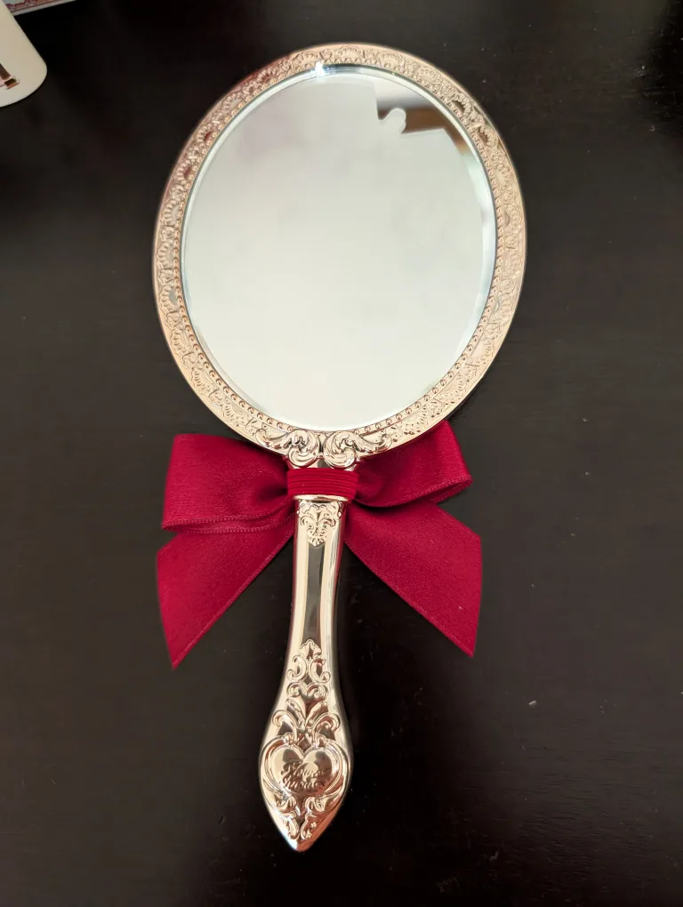 Flower Knows Cupid Mirror and Makeup Set. NEW image indicator(10)