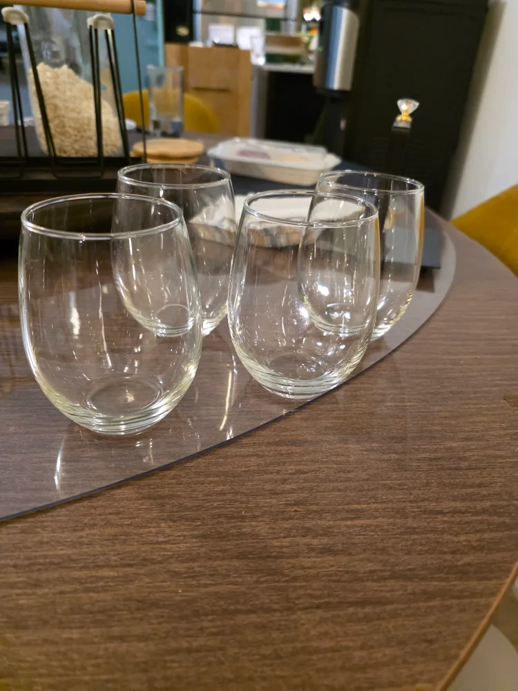 Wine and drink glasses thumbnail