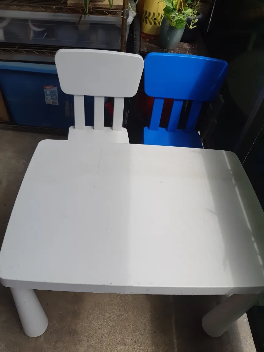ikea Kids Table and Chairs Set 🥕 thumbnail
