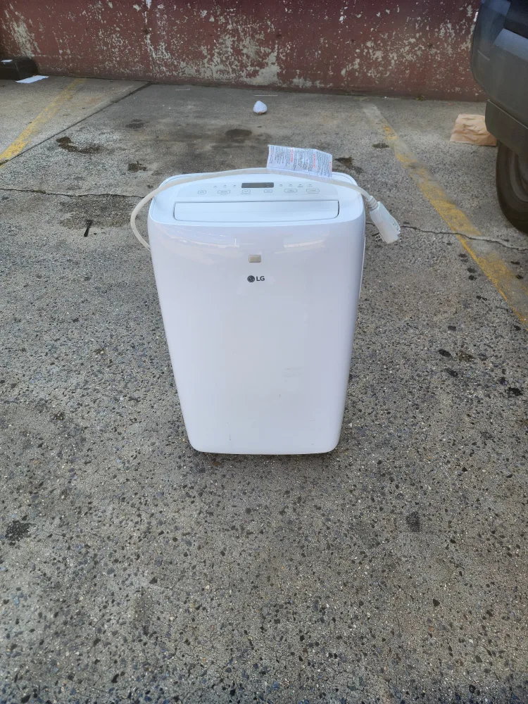 LG Portable Air Conditioner 6,000 BTU (FREE DELIVERY) thumbnail