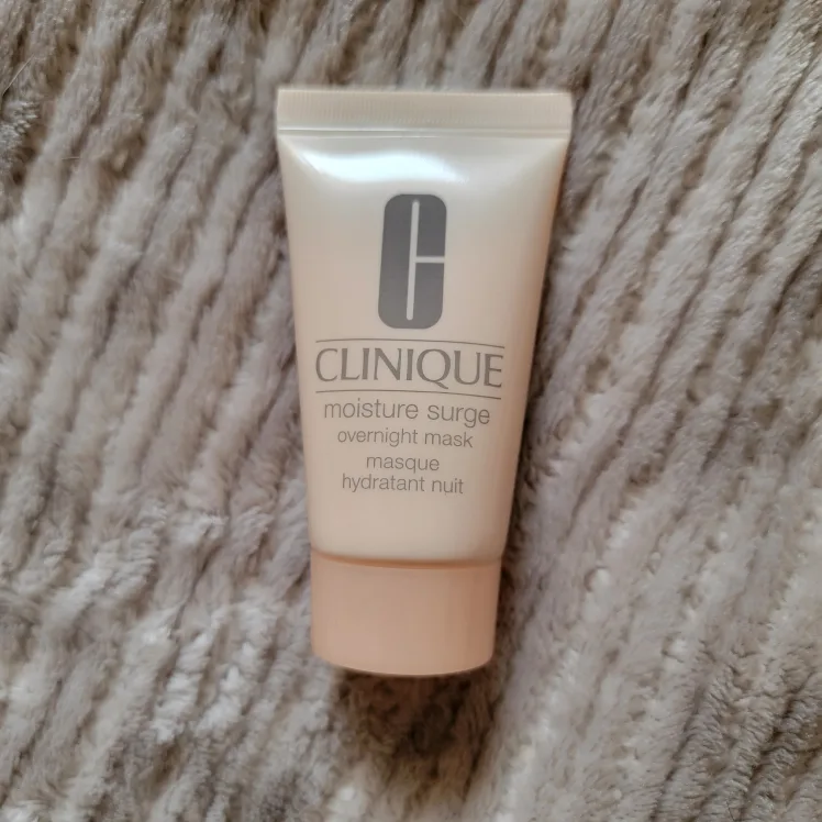 💟 14pc Clinique Moisturizer and Serum sample bundle image indicator(4)