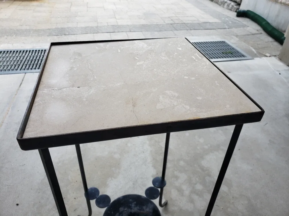 Metal & Ceramic Plant Stand image indicator(2)