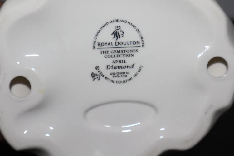 Royal Doulton Figurine - Veneta & April Diamond image indicator(5)