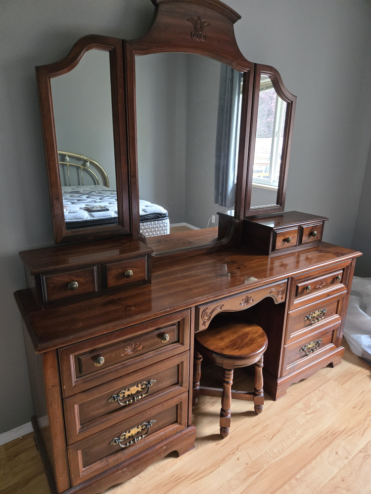 Strathroy Furniture Dresser lwith Mirror & Stool