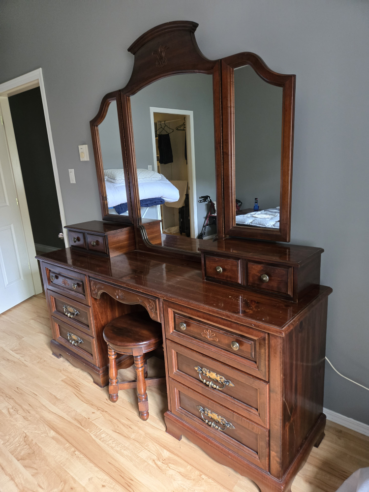 Strathroy Furniture Dresser lwith Mirror & Stool - photo 2