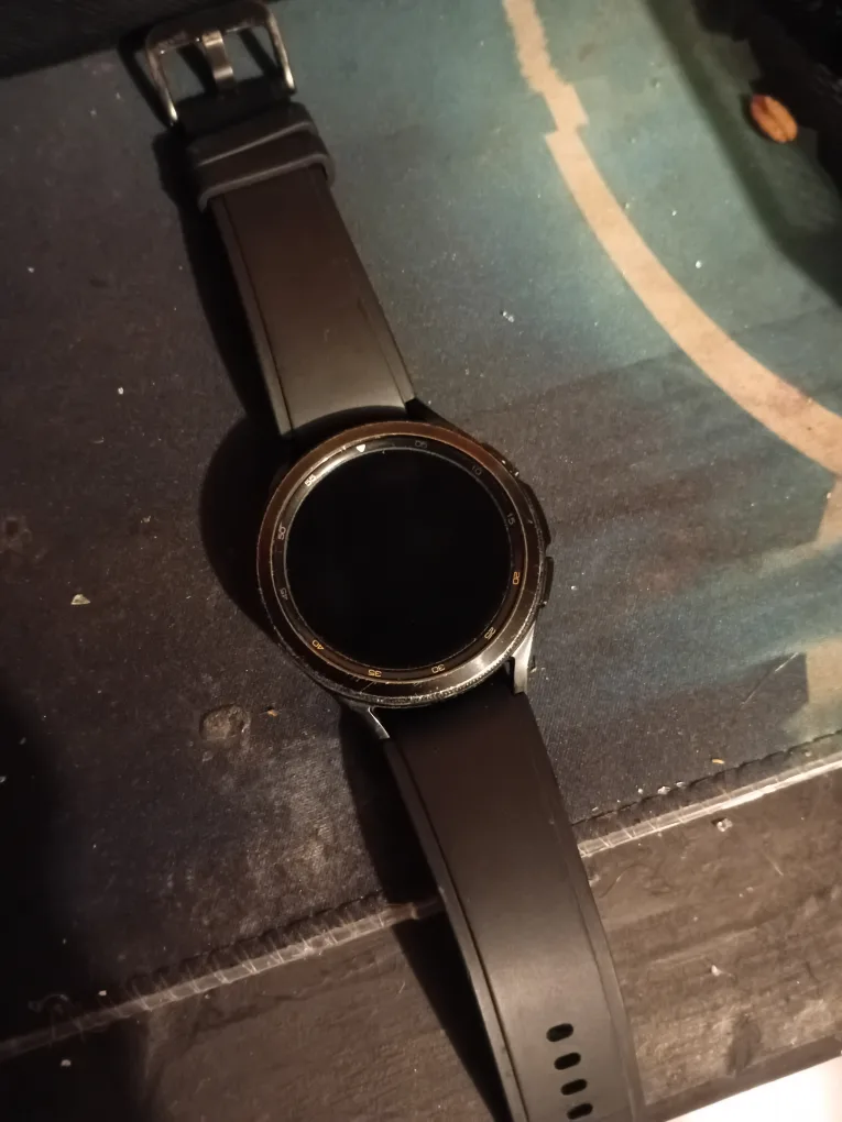 Samsung Galaxy Watch 4 - Black thumbnail