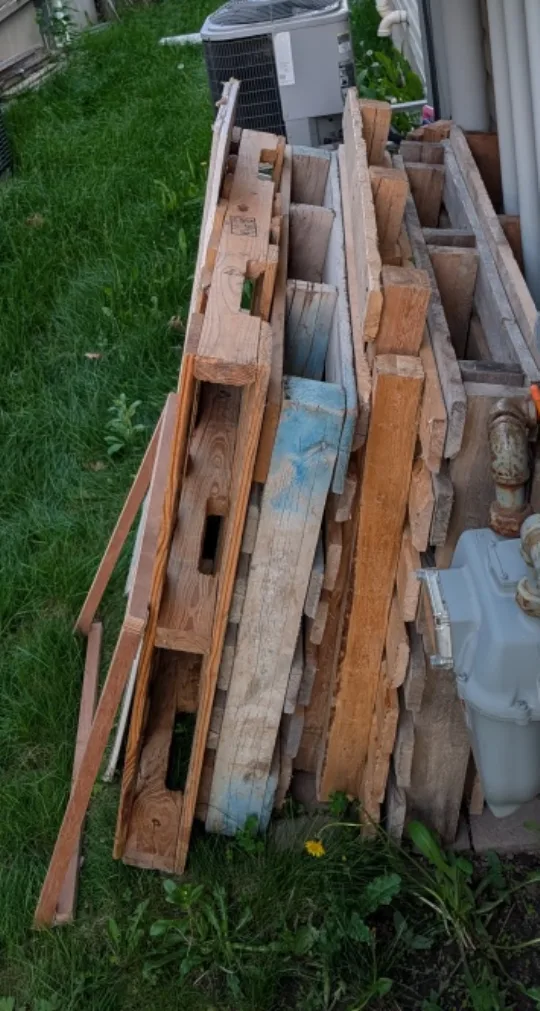 🥕Wooden Pallets thumbnail