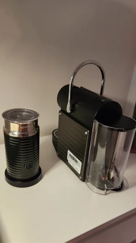 Nespresso Pixie Machine with Milk Frother image indicator(5)