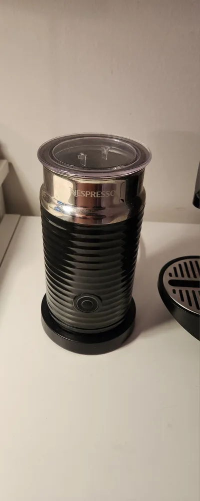 Nespresso Pixie Machine with Milk Frother image indicator(6)