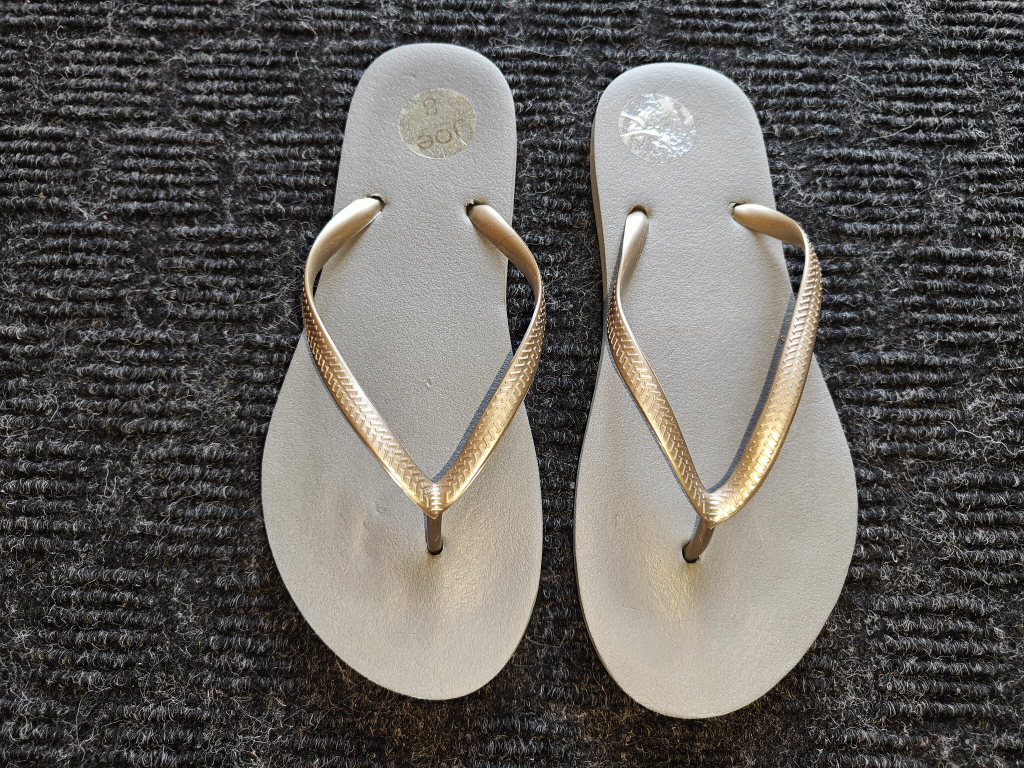 Women Flip Flops Sandals / Slippers - Size 8 - photo 2