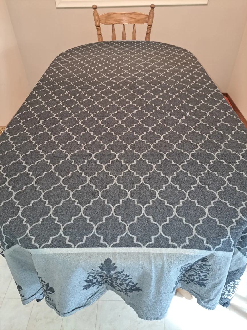 Oval Tablecloth with modern Pattern thumbnail