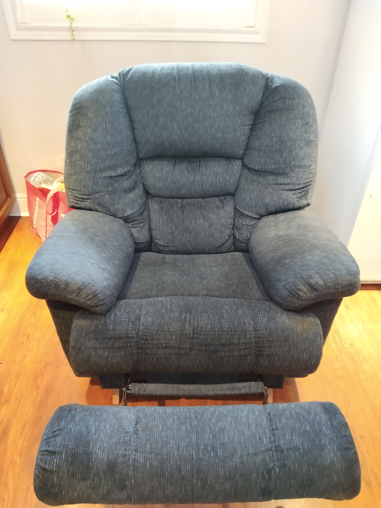 LAZboy Recliner available for sale - photo 2