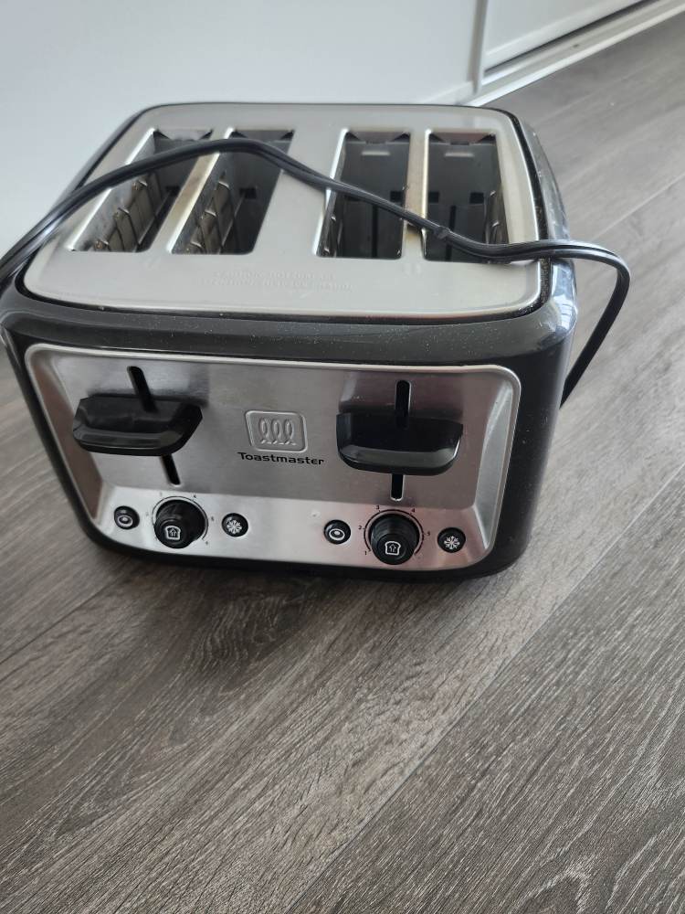 Toastmaster 4-Slice Toaster - photo 3