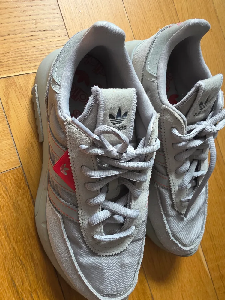 Adidas Retropy F2 Grey Sneakers thumbnail