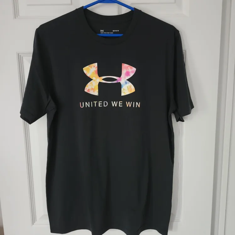 3 PRIDE T-SHIRTS #L GENDER NEUTRAL  $10 image indicator(2)