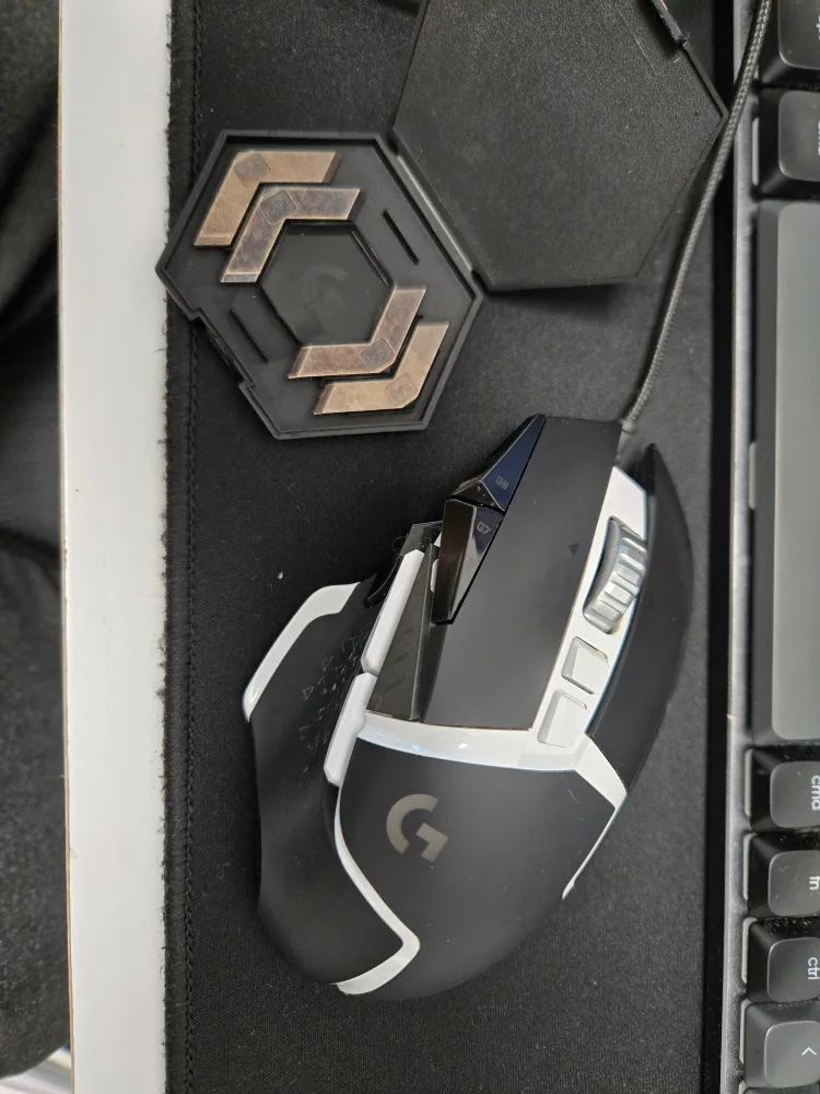 Logitech G502 Hero Wireless Gaming Mouse thumbnail