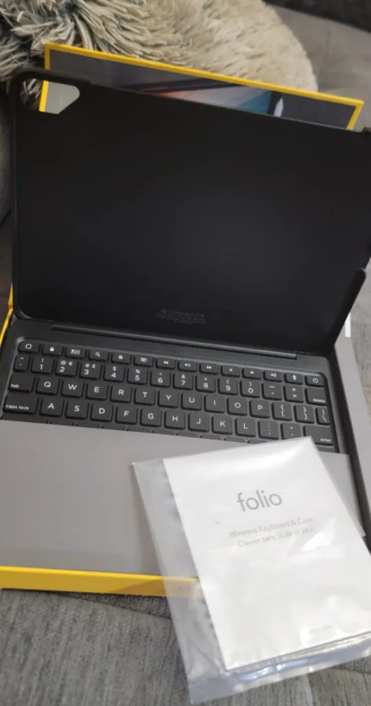 ZAGG Folio Wireless Keyboard & Case for 11-inch iPad Pro image indicator(5)