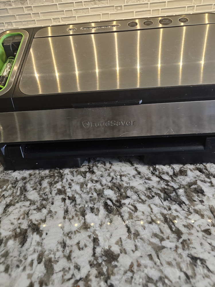 FoodSaver Vacuum Sealer - photo 2