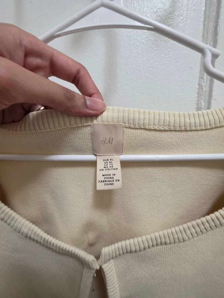 H&M Cream Cardigan - Size XL image indicator(3)