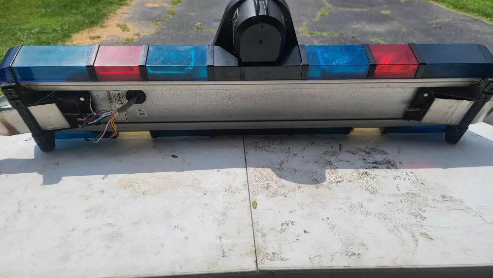 WHELEN CPD LIGHT BAR image indicator(5)