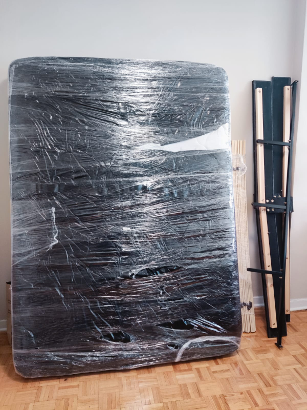 Bed + Mattress (Queen Size) - photo 2