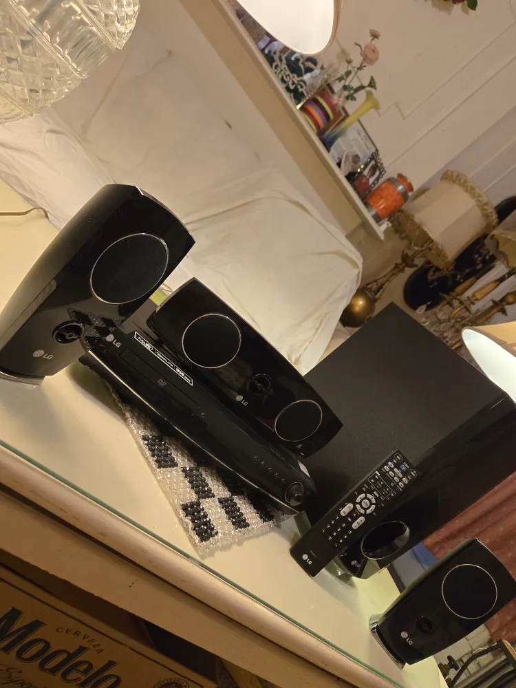 LG Home Theater System + DVD Player image indicator(8)