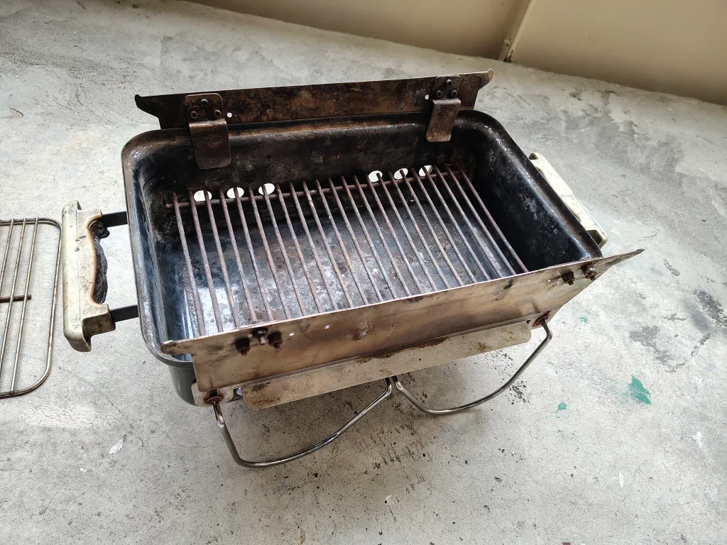 WEBER Go-Anywhere Charcoal BBQ + Accessories image indicator(5)