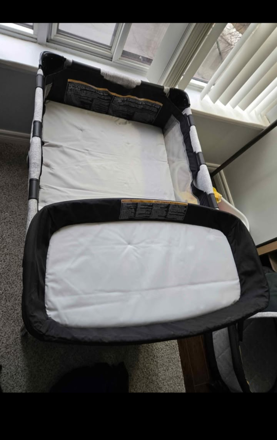 Graco Pack 'n Play - Excellent Condition - photo 5