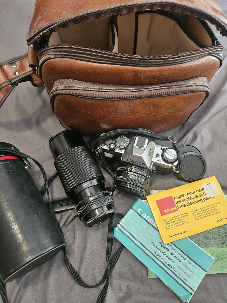 Canon AE-1 Film Camera Kit (lens, bag, guide included) - photo 2
