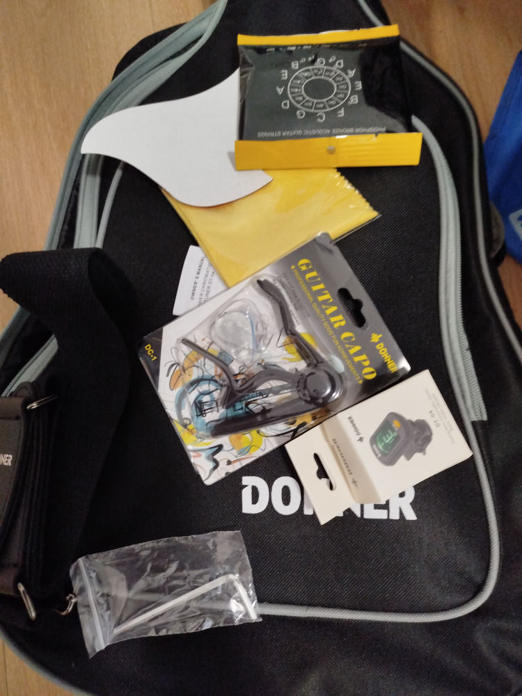 Donner Acoustic Guitar with Accessories - photo 3