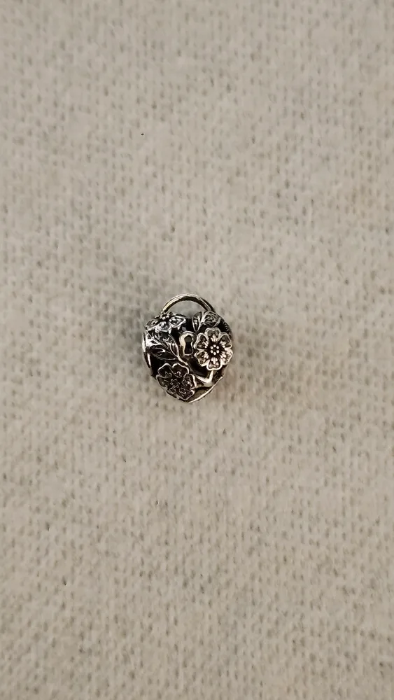 Pandora Floral Charm thumbnail