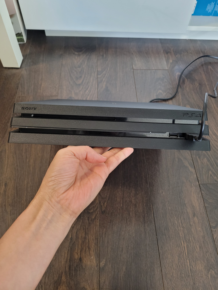 PS4 Pro 1TB 4K Edition Console, Controller, Game - photo 3
