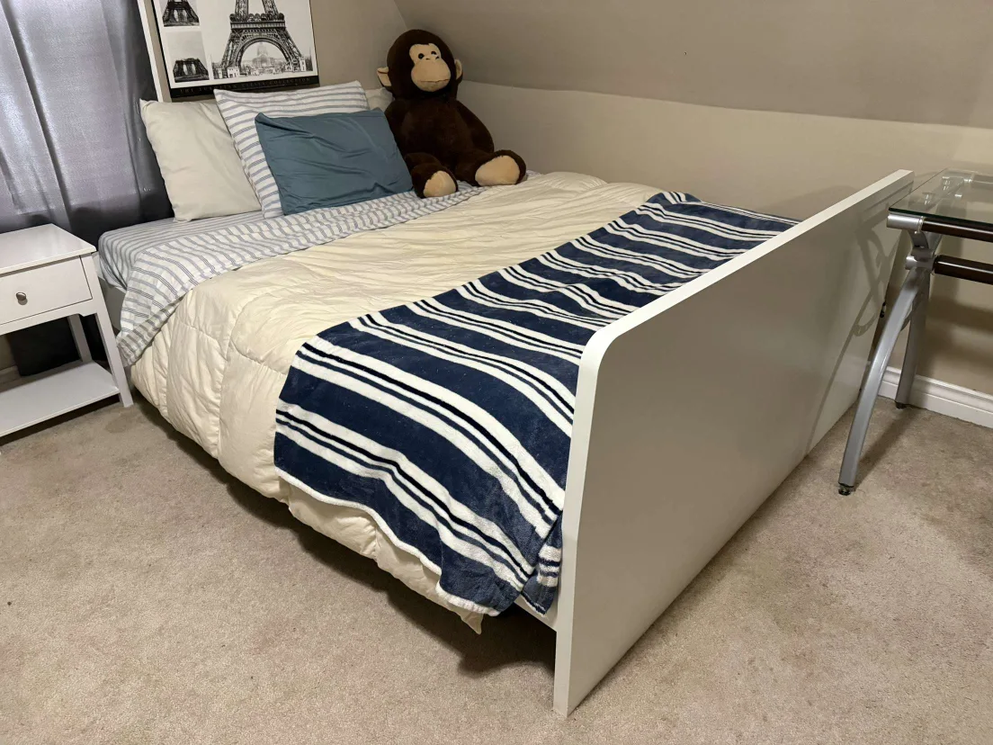 Bedframe (Double) thumbnail