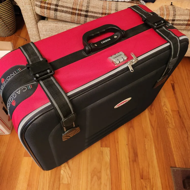 Caggioni Red and Black Suitcase image indicator(8)