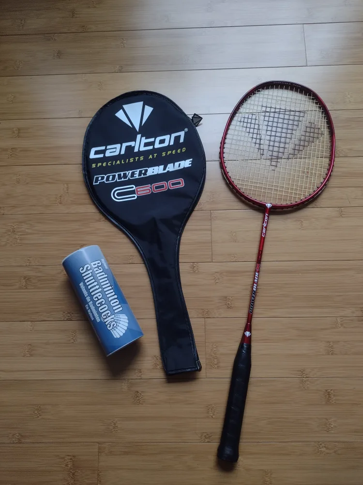Carlton Badminton Racket X3 Shuttlecocks image indicator(2)