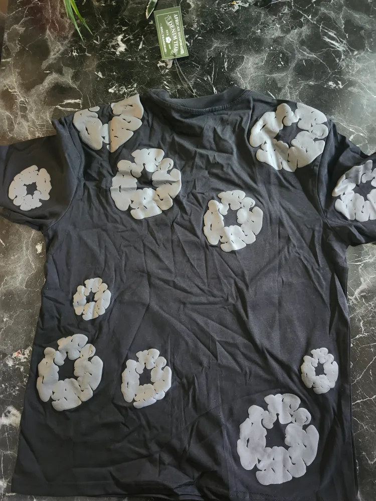 New Denim Tears T-Shirt - Size M image indicator(3)