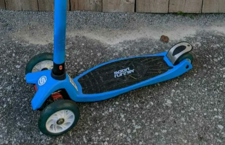 Sport Runner Three-Wheel Scooter image indicator(2)