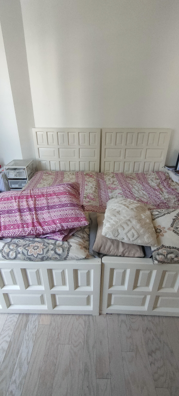 Two white double/twin beds - photo 2