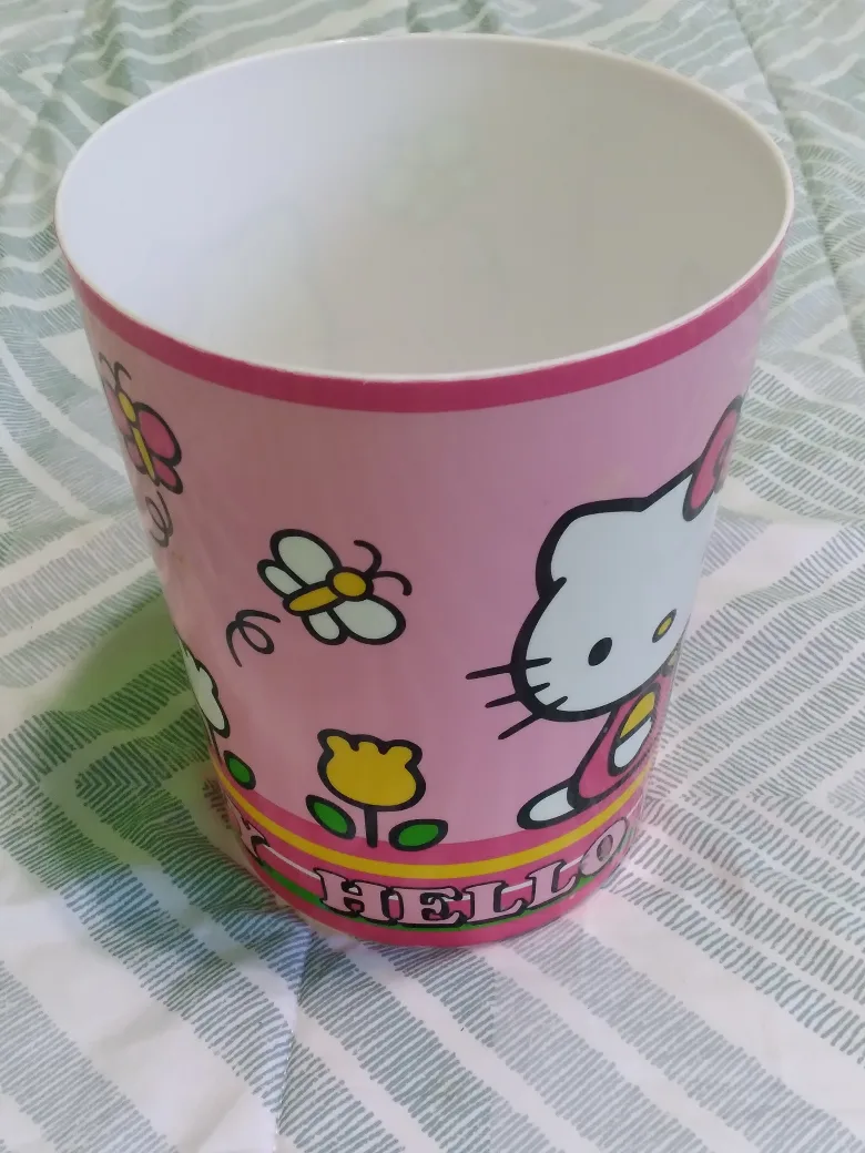 Hello Kitty trash can🗑️ thumbnail