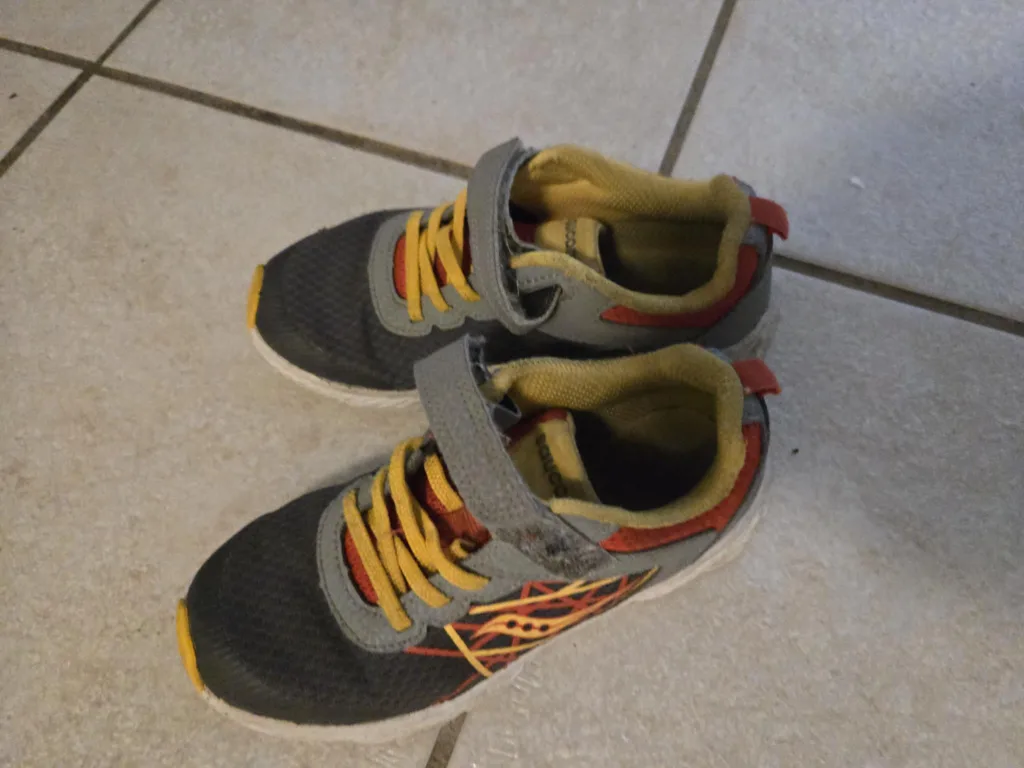 Saucony Kids' Sneaker - Size 7.  #freecycle thumbnail